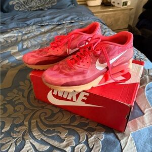 Nike Women's Bright Pink Sneakers
